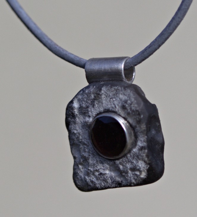 Nr. 0316 Granat, Sterlingsilber und Feuerstein
